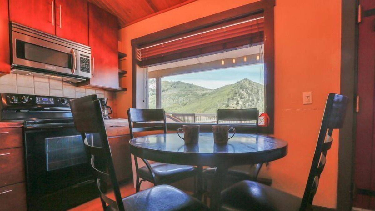 Glenwood Springs Condo | A wonderful kitchen in this beautifully remodeled condo is a treat.