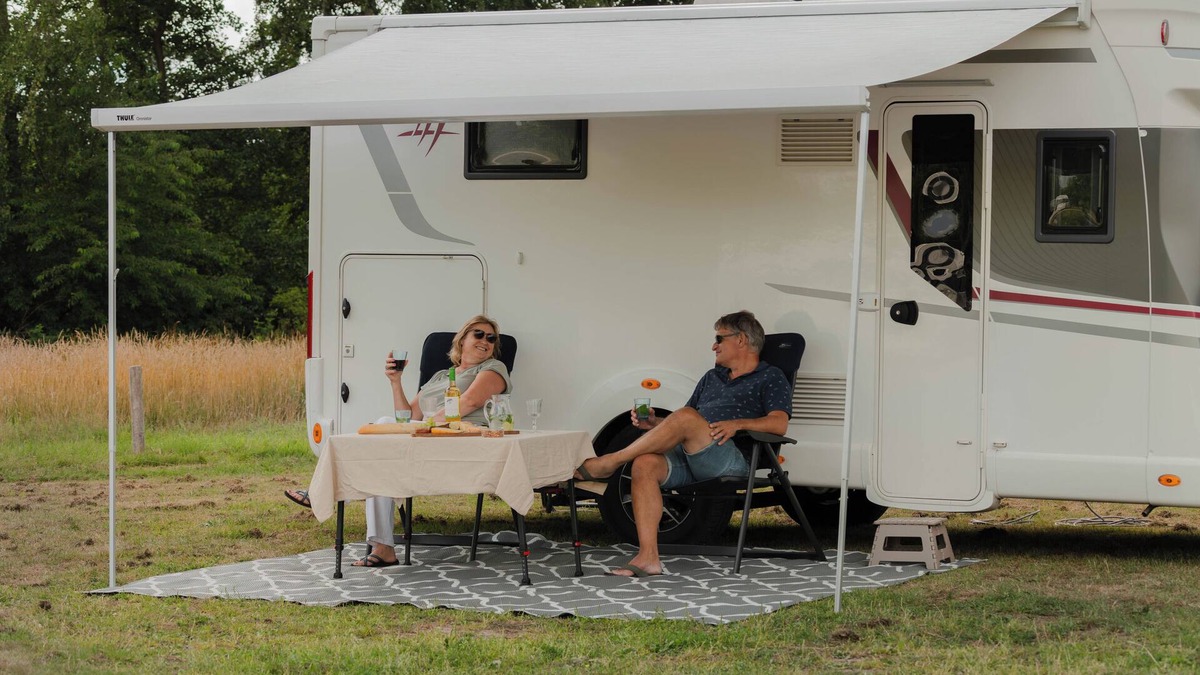 Vogelenzang RV Rental | A wonderful place to stay. The grounds are 16 hectares.
