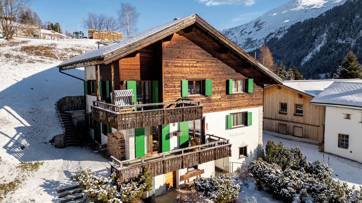 Davos-Dorf Ski Chalet | A&Y luxury chalet with sauna & whirlpool, ideal for families & nature lovers in Davos