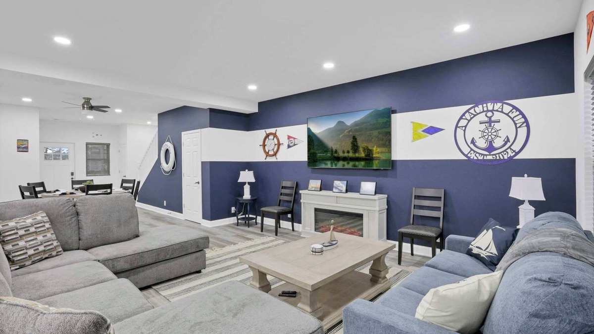 Buckeye Lake House | A Yachta fun: Spacious + Hot Tub, 2 Blocks to Lake