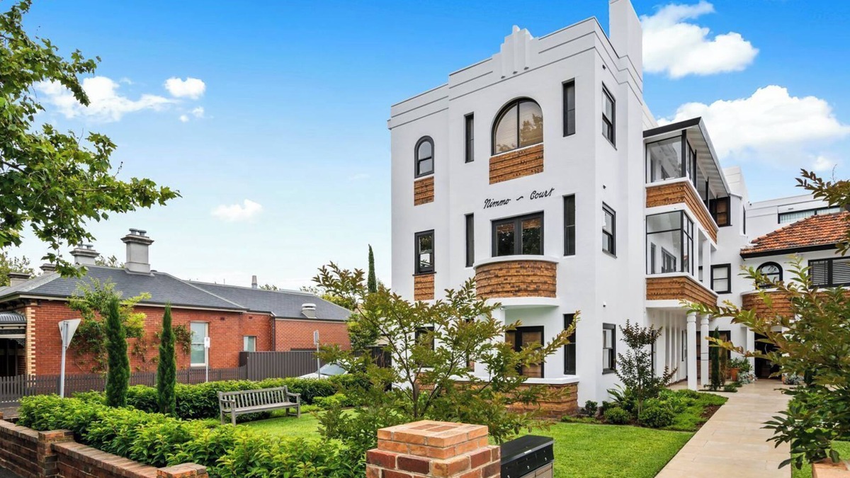 Middle Park Apartment | A1 Art Deco 2 Bedroom Apt. Sleeps 5. Nimmo1