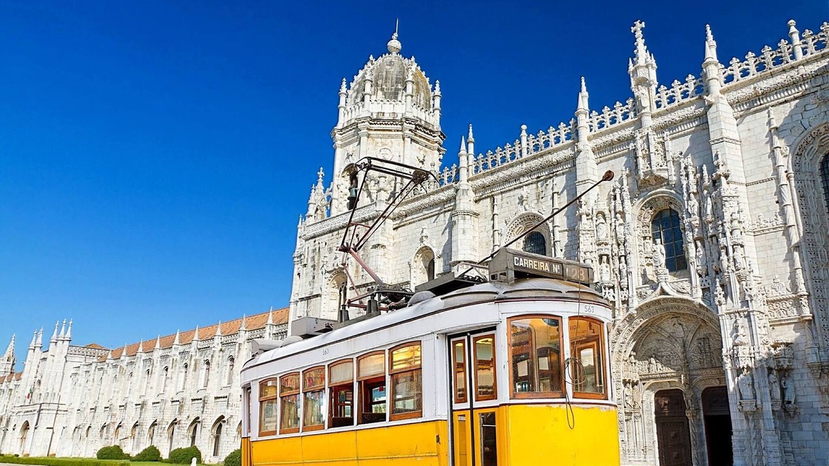 Alges Apartment | A1-Charming Sunny Apartment Wonderful view of the Tagus River near Belem Tower