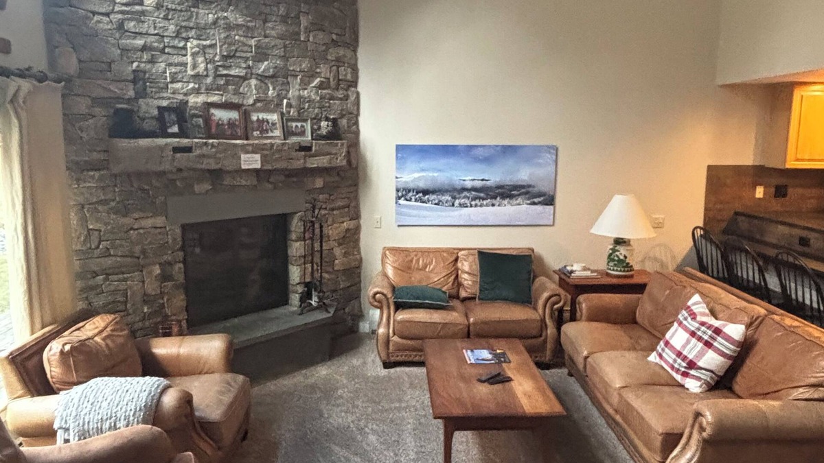 Ludlow House | A1 Solitude.4 BDRM, ski in/out to main Solitude lift, pool/gym access. Parking!