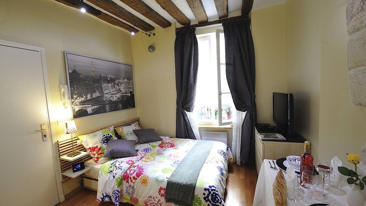 3rd Arrondissement Apartment | A1DG Home Sweet home
