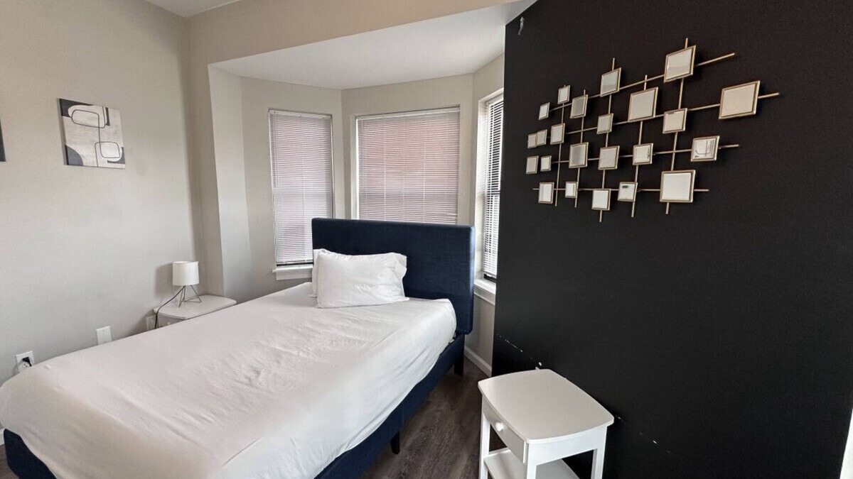 Allentown Apartment | A203 · A-Town’s Finest Modern apt - Free parking