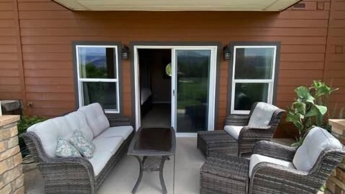 Quincy House | A28 condo by large pool/shuttle
