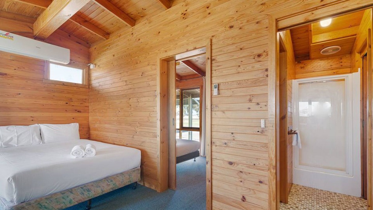 Mulwala Cabin | Aaroona Resort private cabins close to the shores of Lake Mulwala