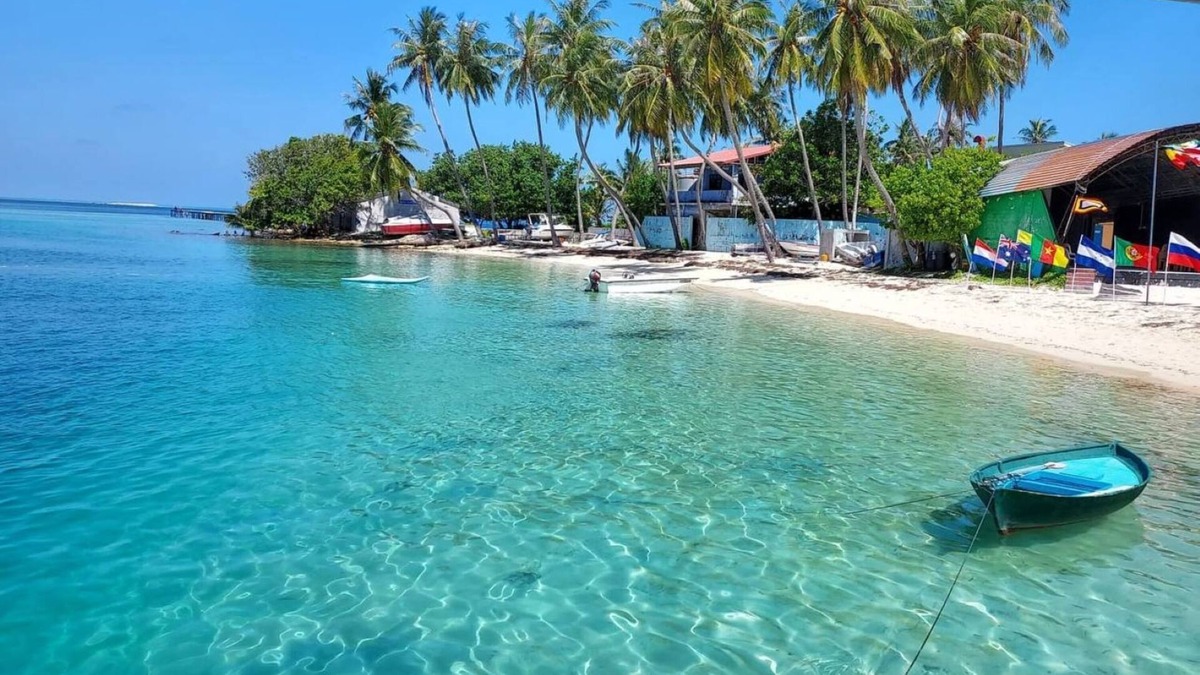 Thulusdhoo Island Hotel | Aasna Inn