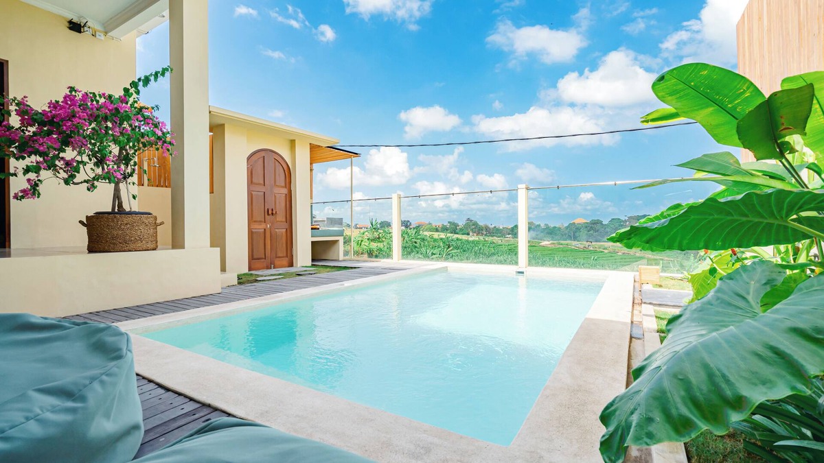 Pererenan House | Aaya - 8 Min To Beach, Radiant Villa w/Rice Field & Sunset Views