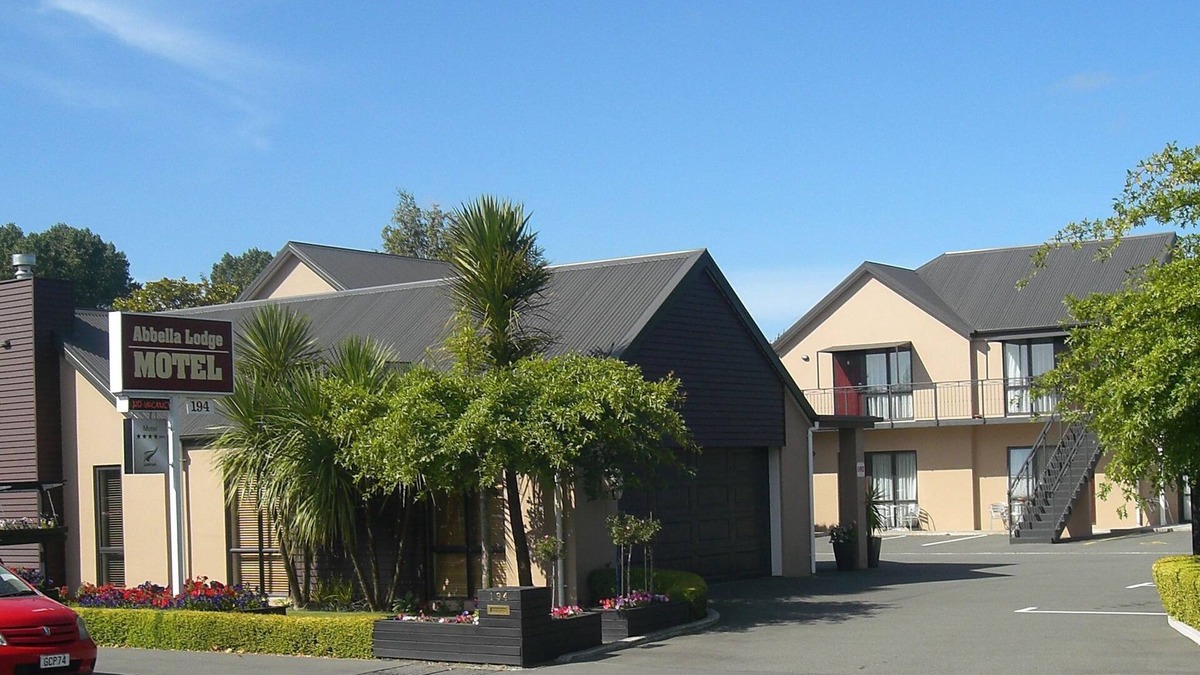 Redwood Hotel | Abbella Lodge Motel