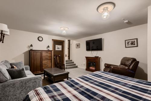 Historic District House | Abbett Placer Historic Cabin home