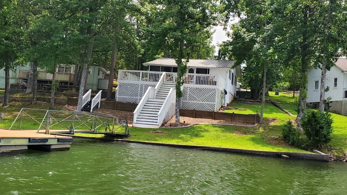 Lake Secession Cottage | Abbeville-Naturewood on Lake Secession. Newly renovated, cozy 2 BR 1 1/2 bath