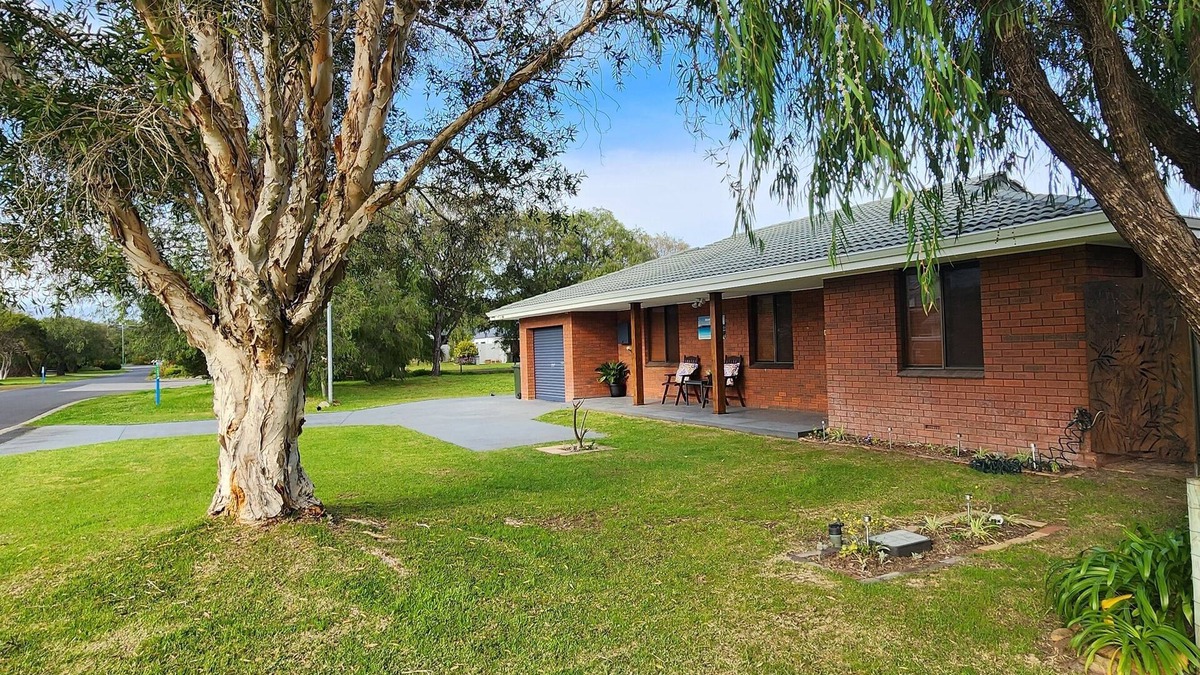 Abbey House | Abbey Beach Shack, Busselton - A Retro Beach Retreat