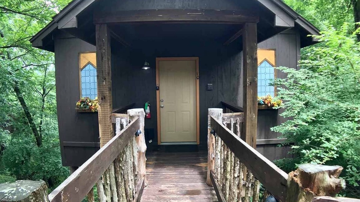 Eureka Springs Cottage | Abbey Chateau Treehouse #10/Oak Crest