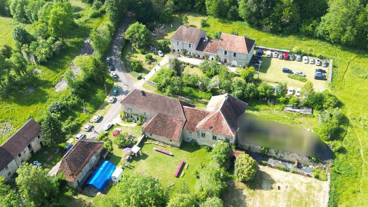 Montigny-les-Cherlieu House | Abbey gîtes in a hamlet steeped in history
