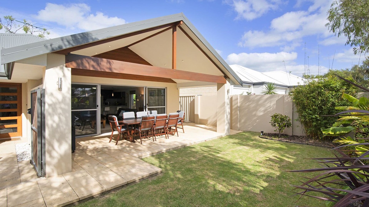 Abbey House | ABBEY GEM - Family Holiday Memories Near the Shore