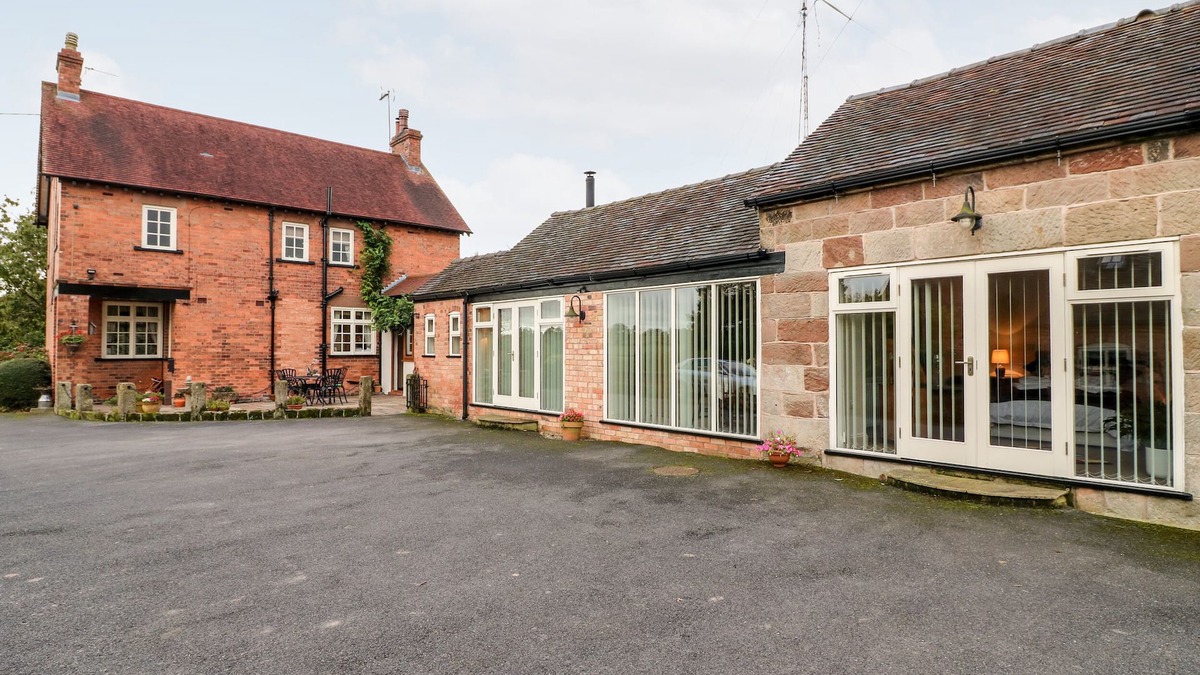 Denstone Cottage | ABBEY VIEW FARM COTTAGE, pet friendly, with open fire in Alton