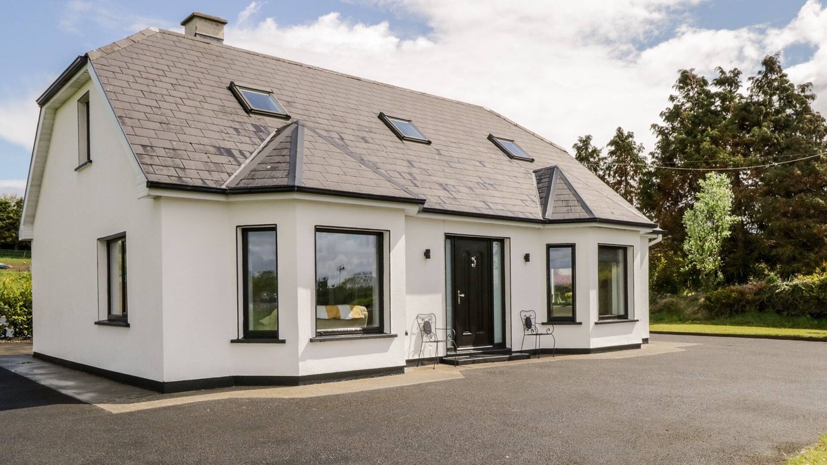 Ballintober Cottage | ABBEY VIEW, pet friendly, with a garden in Ballintubber, County Mayo
