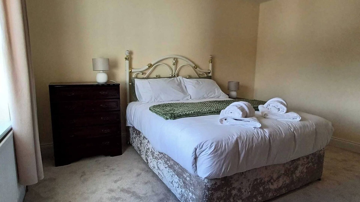 Abbeyfeale House | Abbeyfeale Home - Sleeps 6 - Convenient Location