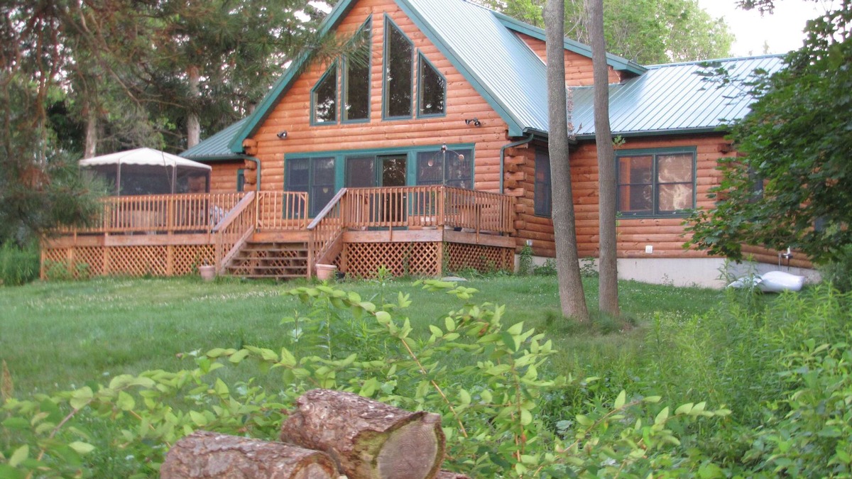 Ontario City Cabin | Abbeywood Cabin - Luxury on the lake