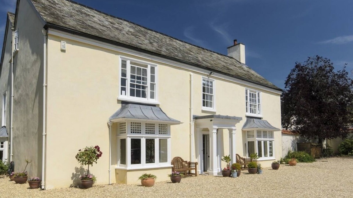 Honiton Cottage | ABBOTS MANOR, pet friendly, luxury holiday cottage in Combe Raleigh
