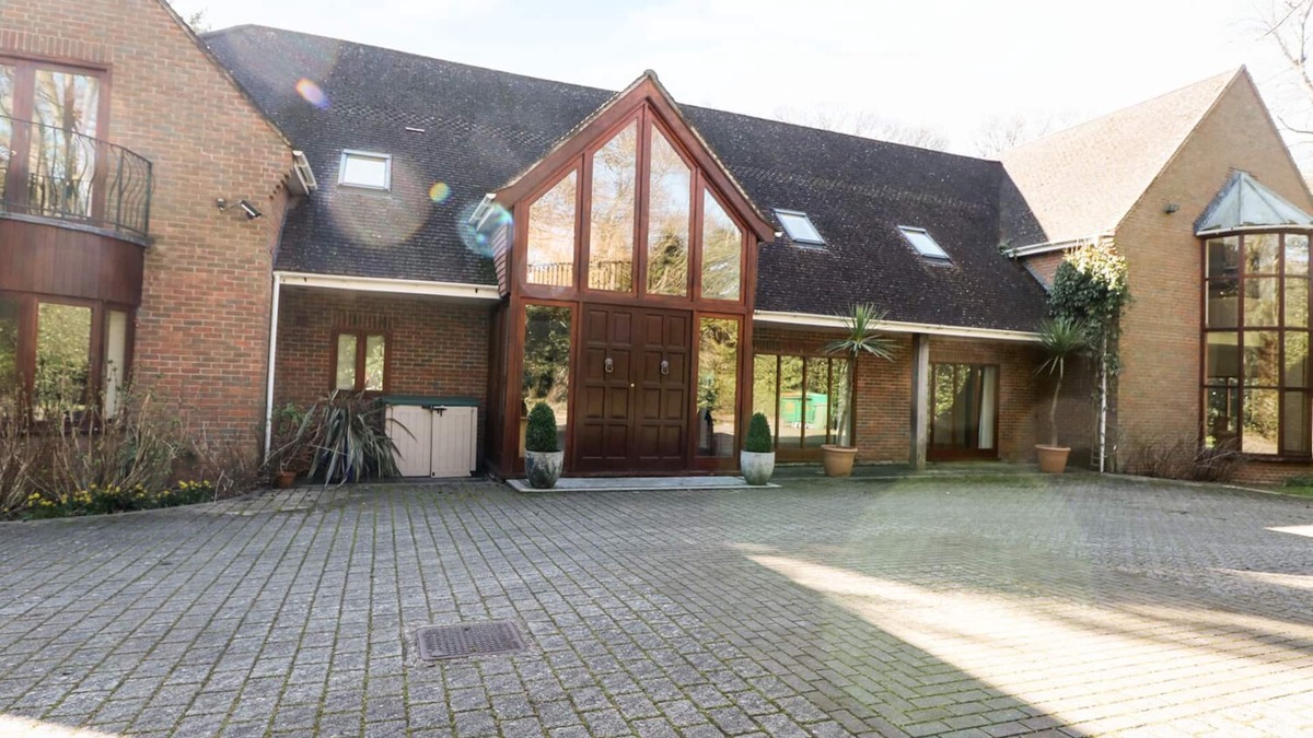Netley Cottage | ABBOTS WOOD, pet friendly, luxury holiday cottage in Netley Abbey