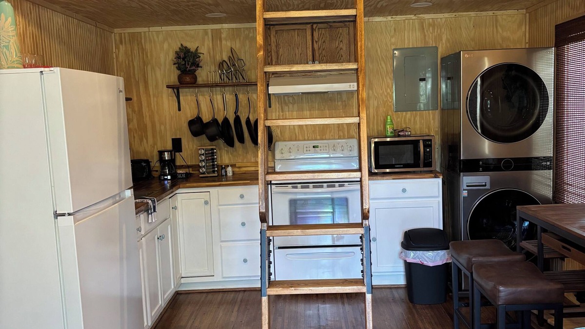 Union Cottage | Abby's Oasis. 1 BR, 1B tiny house with extra sleeping loft