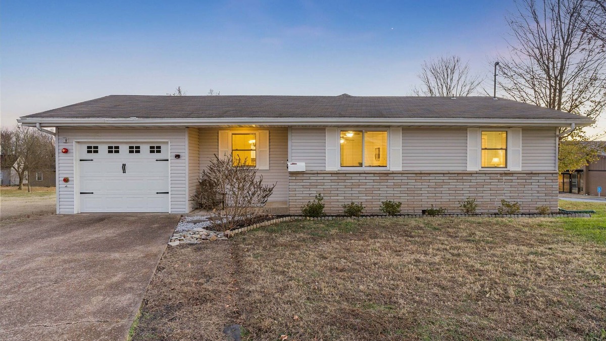 Downtown Branson Cottage | Abby's Place | Close to attractions