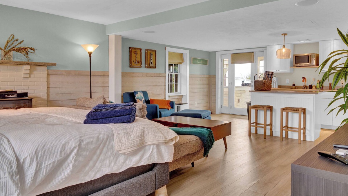 Minot Apartment | ABC - Apartment By the Sea