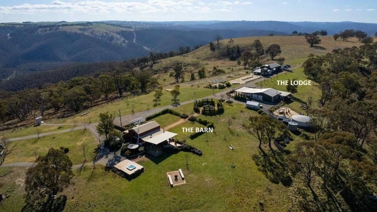 Curraweela House | Abercrombie Ridge - Lux LODGE and BARN Spa Retreat - Pet-friendly