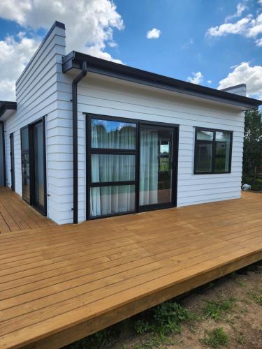 Tamahere House | Aberdeen Cottage with Hobbit House sleep-out