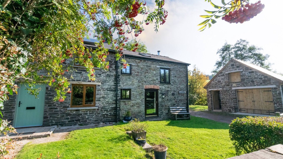Brecon House | Abereithrin Cottage - Two Bedroom House, Sleeps 4