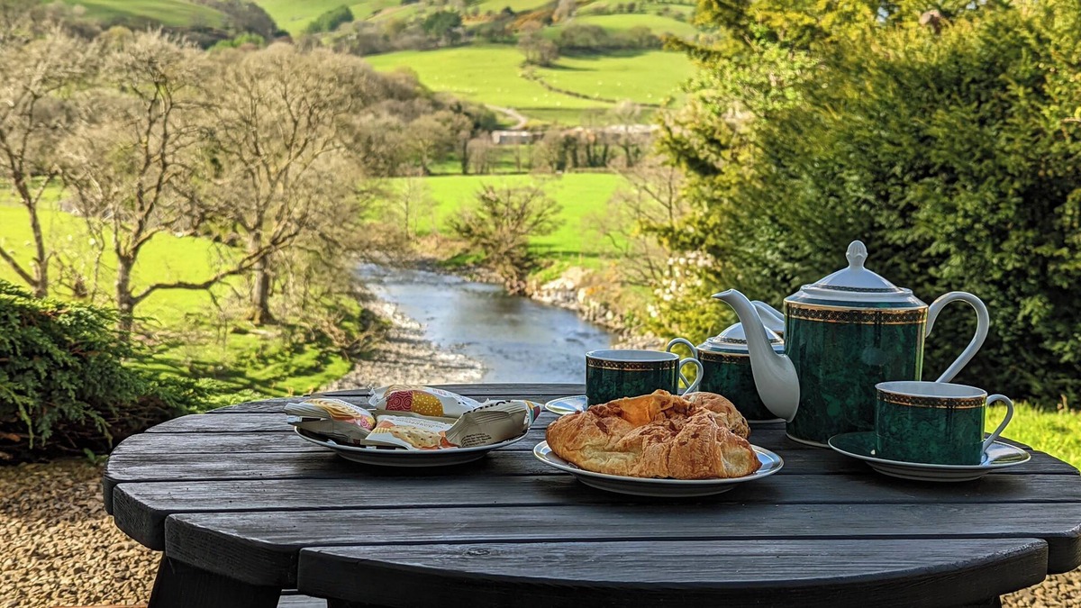 Machynlleth House | Aberhiriath Hall - Historic Welsh home for reunions & retreats