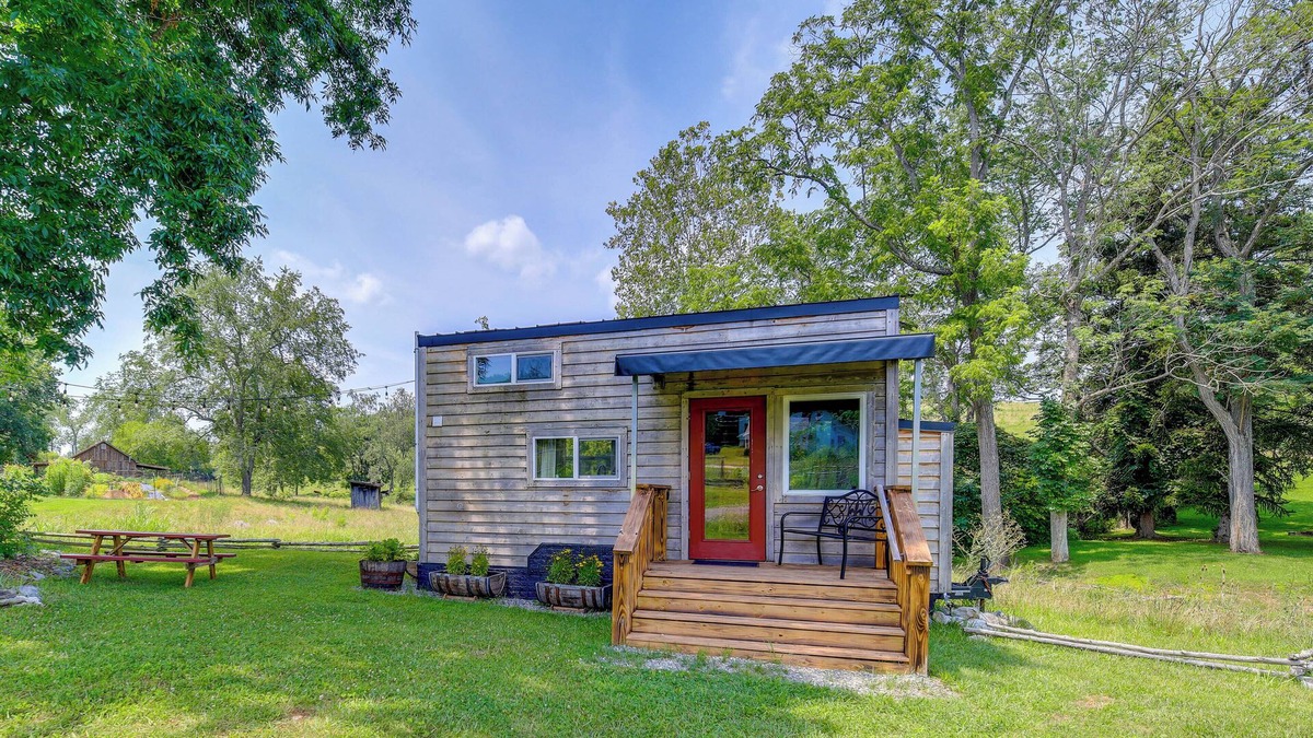 Abingdon Apartment | Abingdon Vacation Rental Tiny Home on 10-Acre Farm
