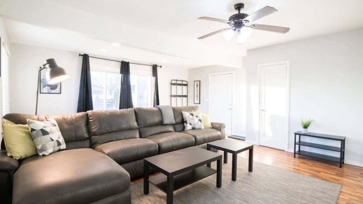 Peoria Heights House | ABODE ON ATLANTIC - Spacious 2BD in the Heights