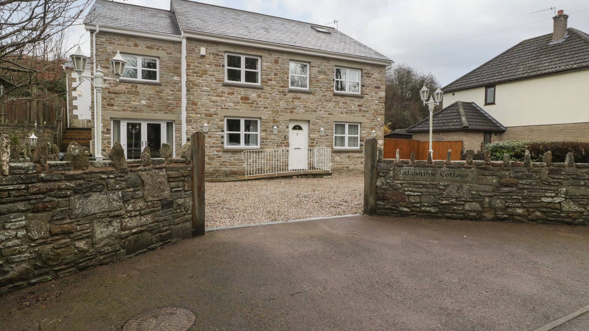Parkend Cottage | ABOUT TIME COTTAGE, pet friendly, with a garden in Parkend
