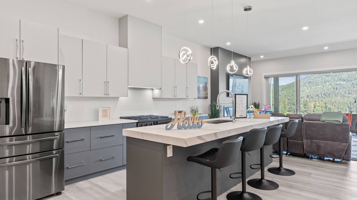Foothills Apartment | Above It All - 3 Bedroom, 2 Bath Upper Suite