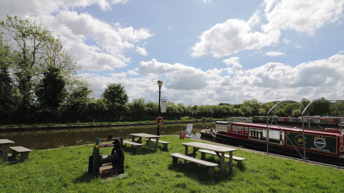 Barnt Green Cottage | Above The Pub
