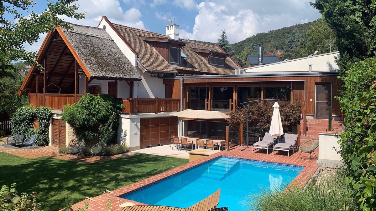 Abrahamhegy Villa | ÁbraHome: Elegant lake hideaway
