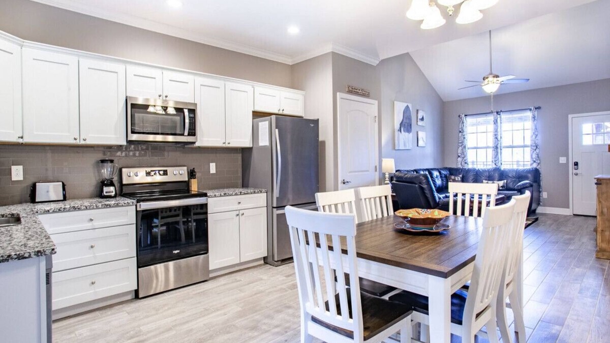 Townsend Condo | Abrams Retreat at Cades Cove w/Mountain Views!