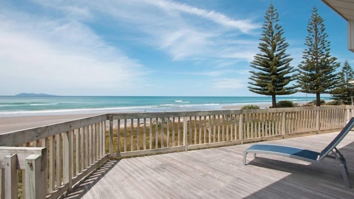 Waihi Beach House | Absolute beach-front holiday home