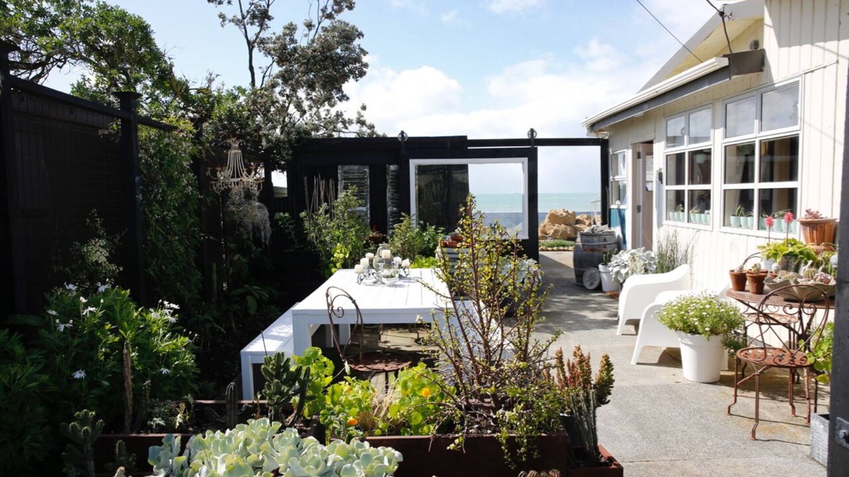 Haumoana House | Absolute Beach Front. Wake up to see the sun rise