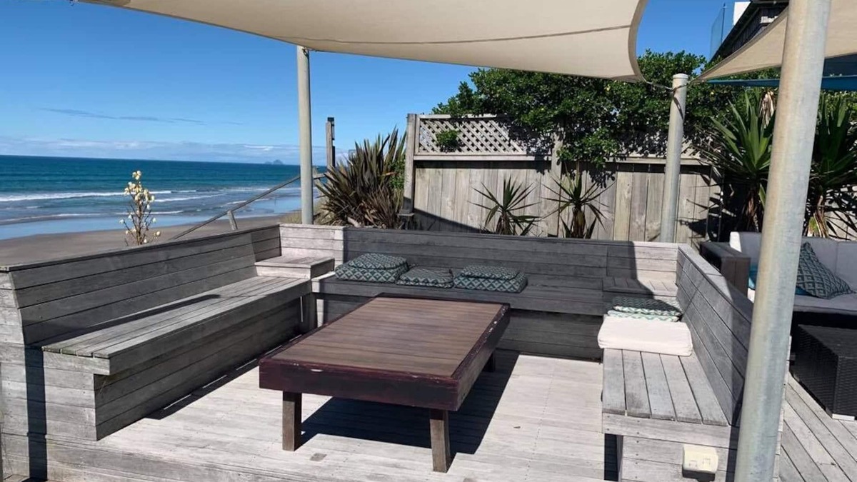 Pukehina House | ABSOLUTE BEACHFRONT PARADISE