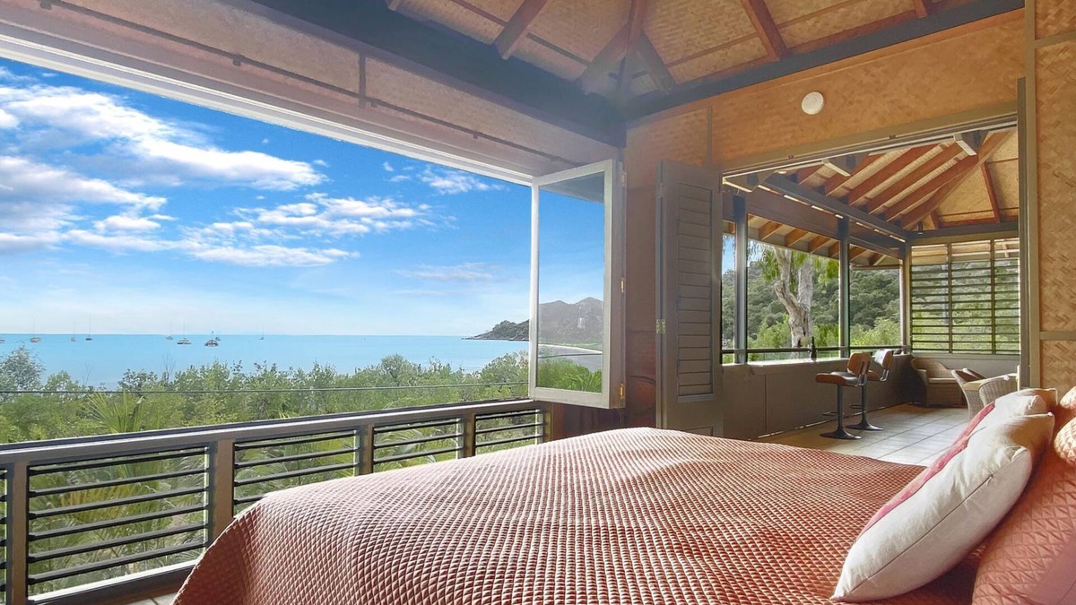 Horseshoe Bay House | Absolute Beachfront Master