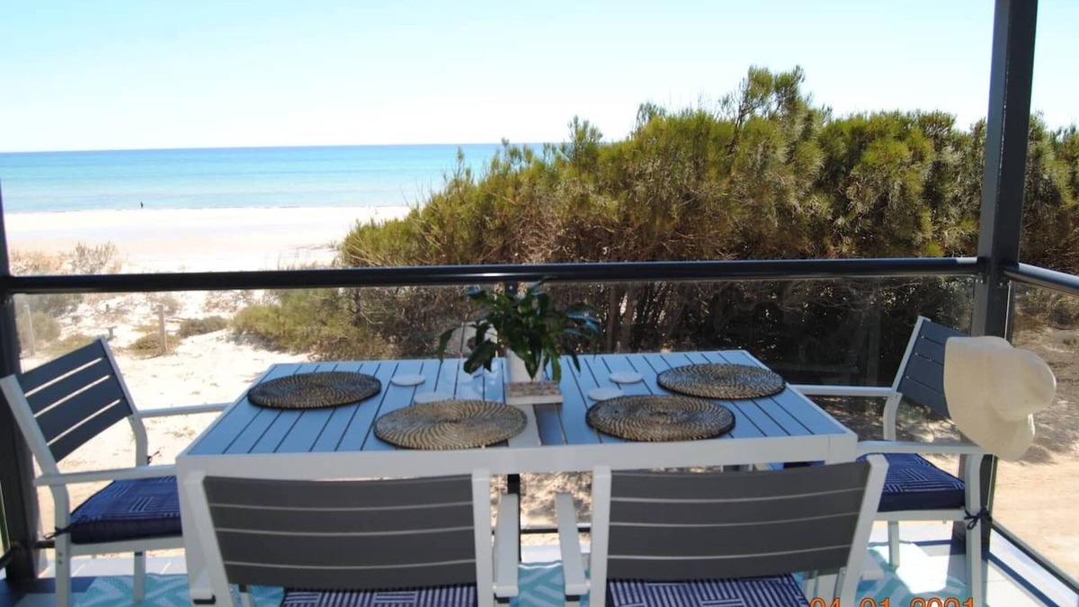 Semaphore Park Apartment | Absolute beachfront 2 bedroom upstairs unit SAndy Feet 🦶 3