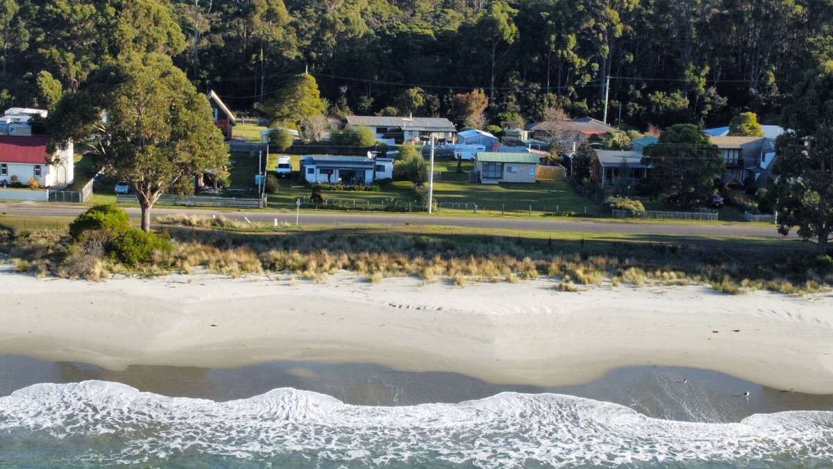 Adventure Bay Cottage | Absolute Beachfront Adventure Bay