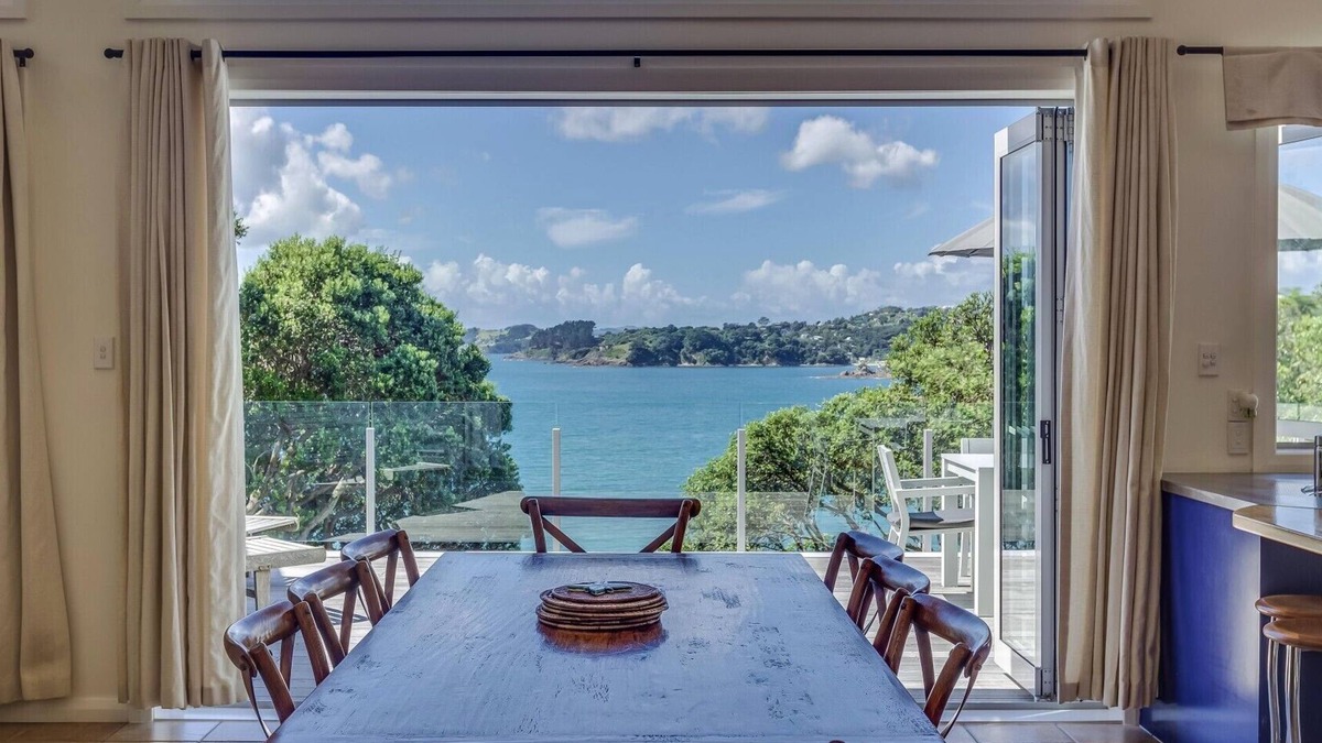 Oneroa Villa | Absolute Beachfront Oneroa