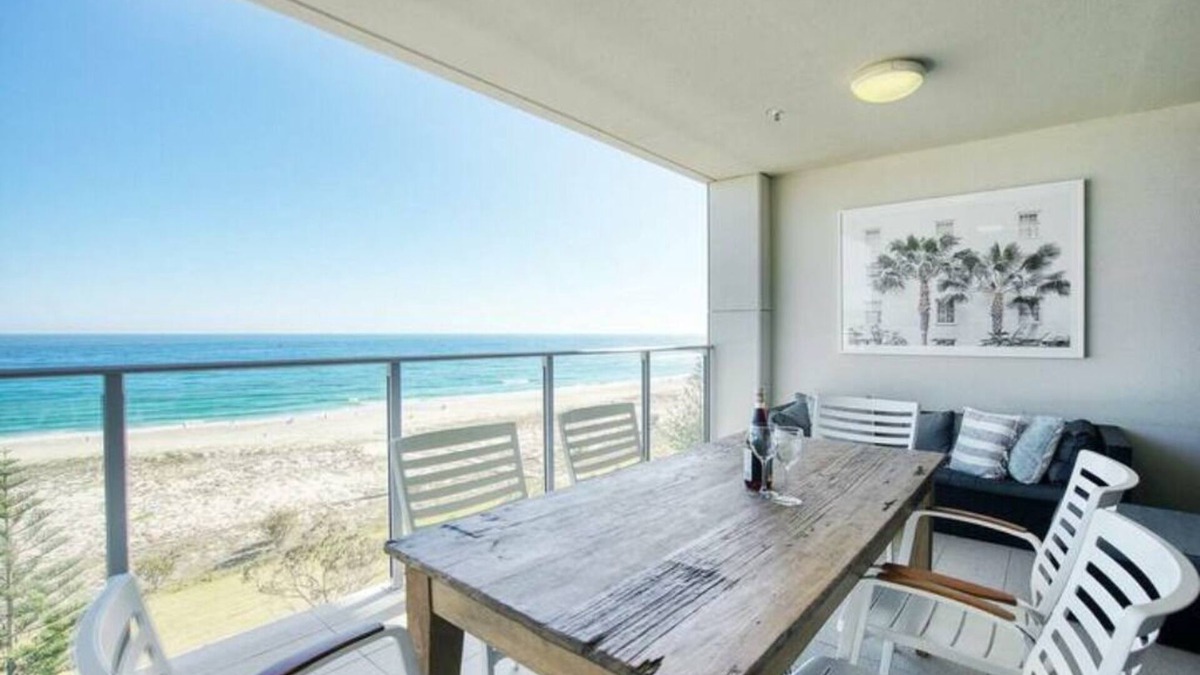 Coolangatta Apartment | Absolute Beachfront Apartment on Kirra Beach.