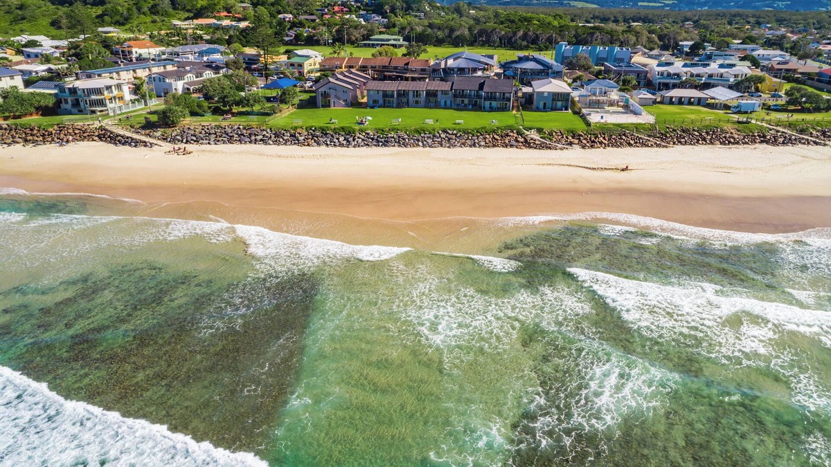 North Creek Apartment | Absolute Beachfront Apartment 4T