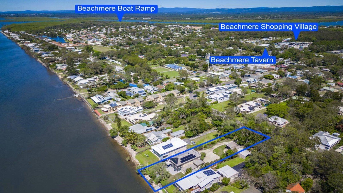 Beachmere House | Absolute Beachfront Holiday House